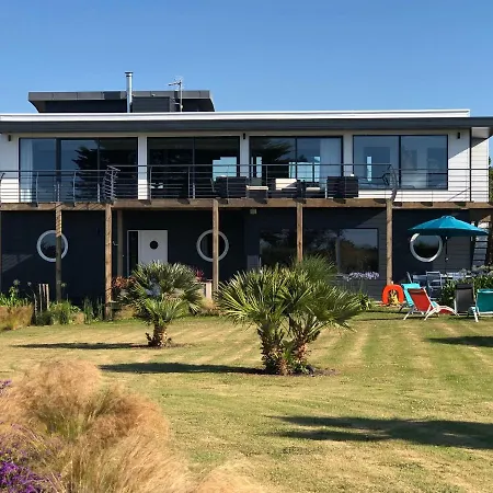 فيلة La Maison Bateau Au Bord De *
